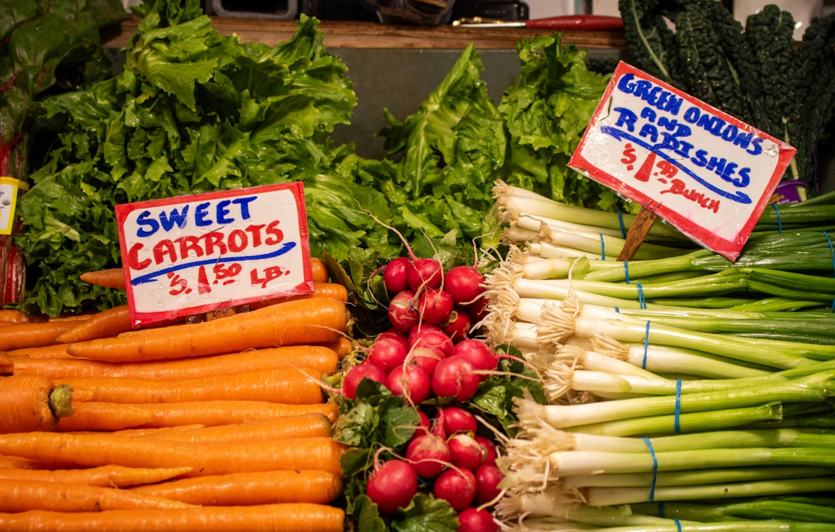 Fresh organic and conventional produce comparison